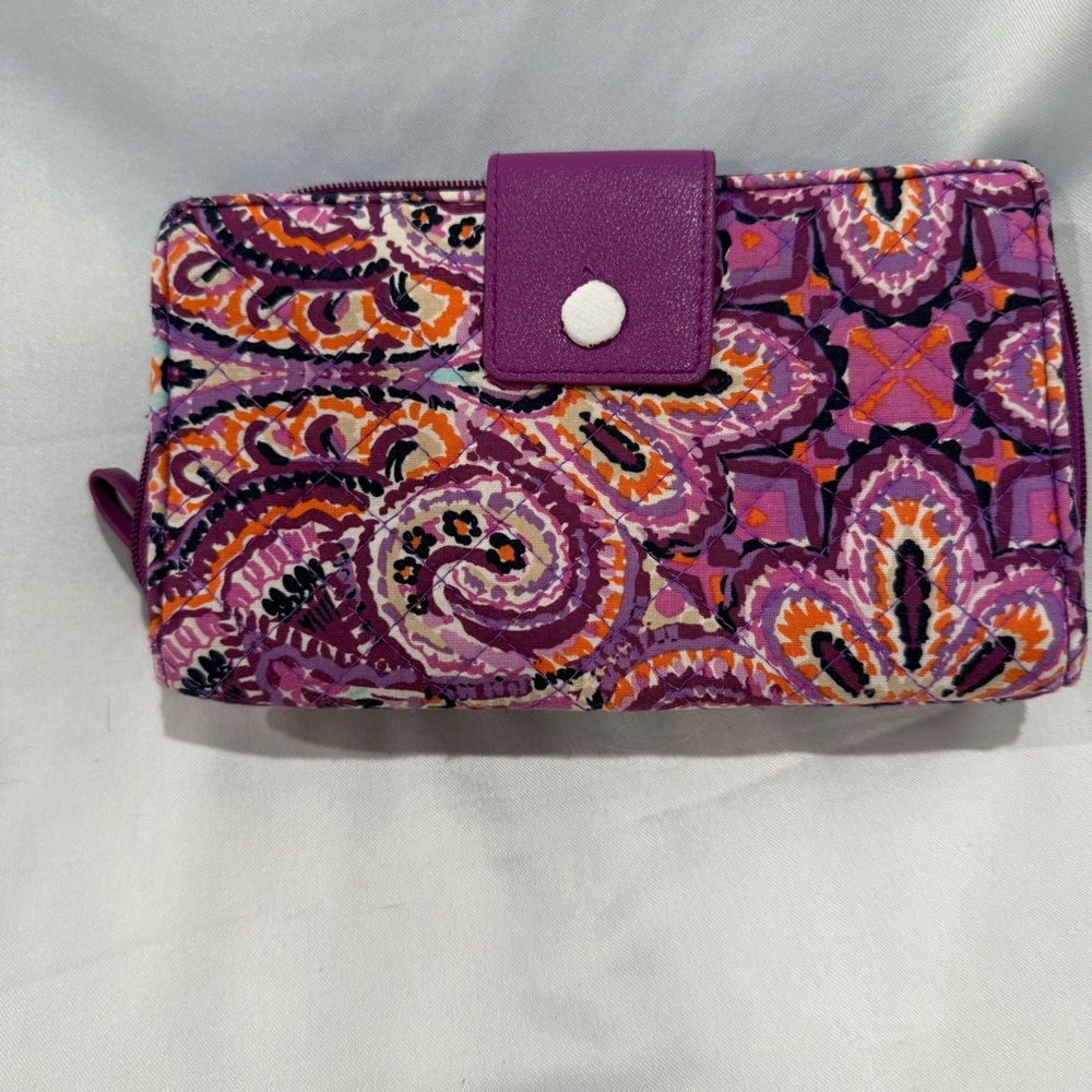 Vera Bradely RFID All-in-One Crossbody Wallet in Retired Dream Tapestry Pattern